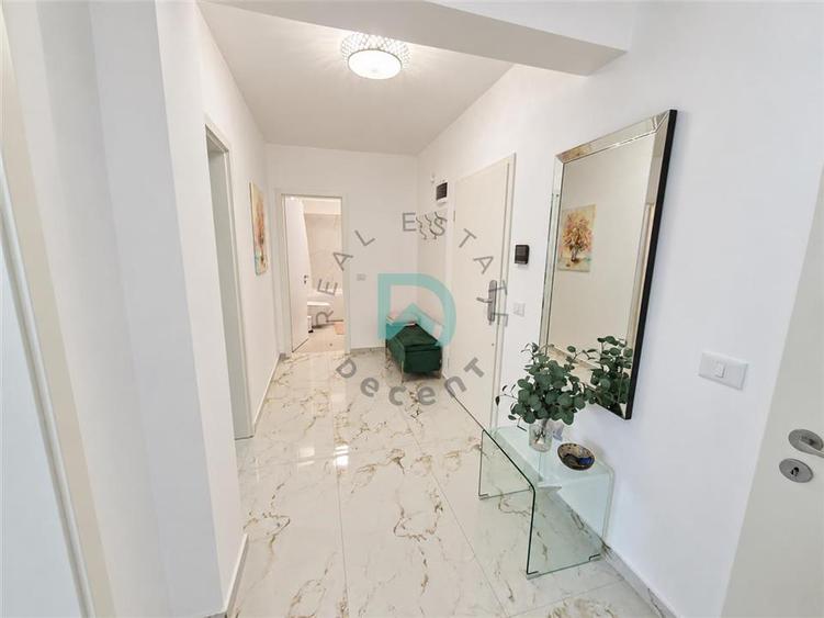 Apartament cu 3 camere decomandat în Tractorul