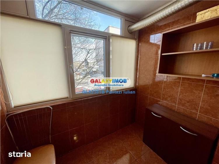 Apartament cu 3 camere semidecomandat în Militari