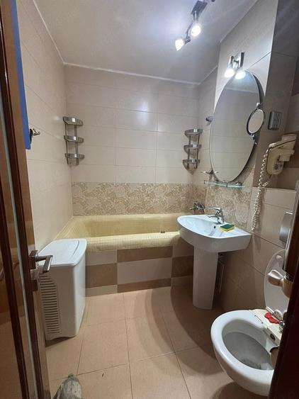 Apartament cu 3 camere semidecomandat în Păcurari