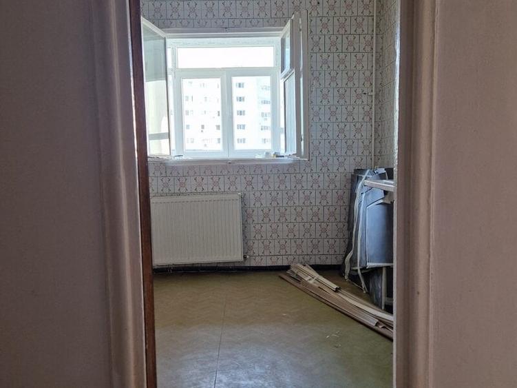 Apartament cu 3 camere decomandat în Mihai Bravu