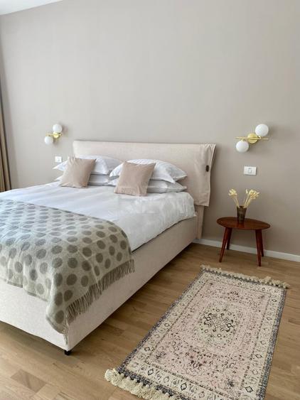 Apartament cu 3 camere semidecomandat, mobilat în Dacia