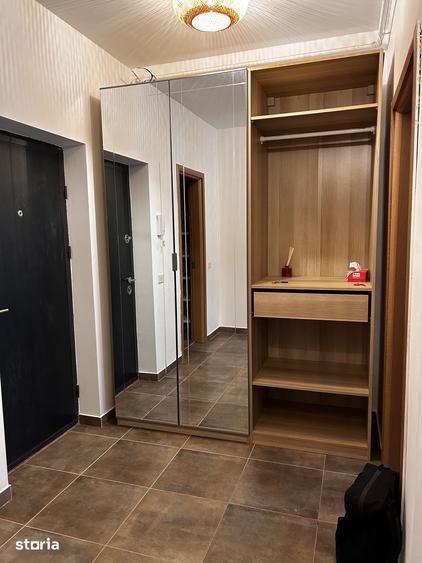 Apartament cu 3 camere în Apărătorii Patriei