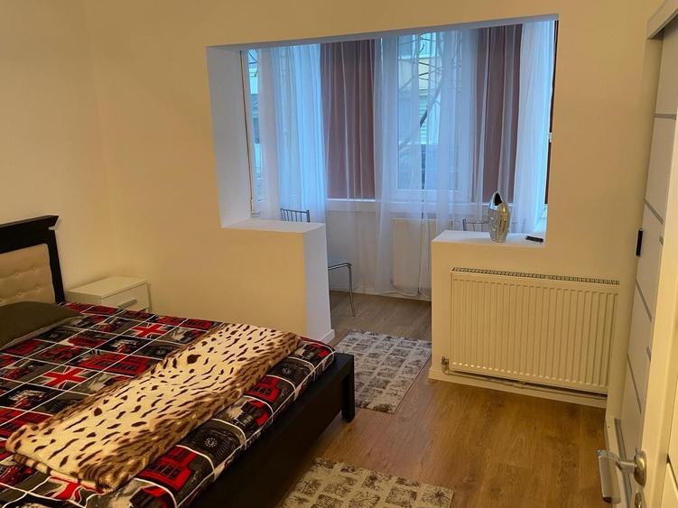 Apartament cu 3 camere decomandat în Petru Rareș