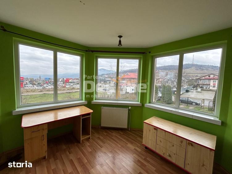 Casă cu 6 camere cu Teren 2760 Mp în Central