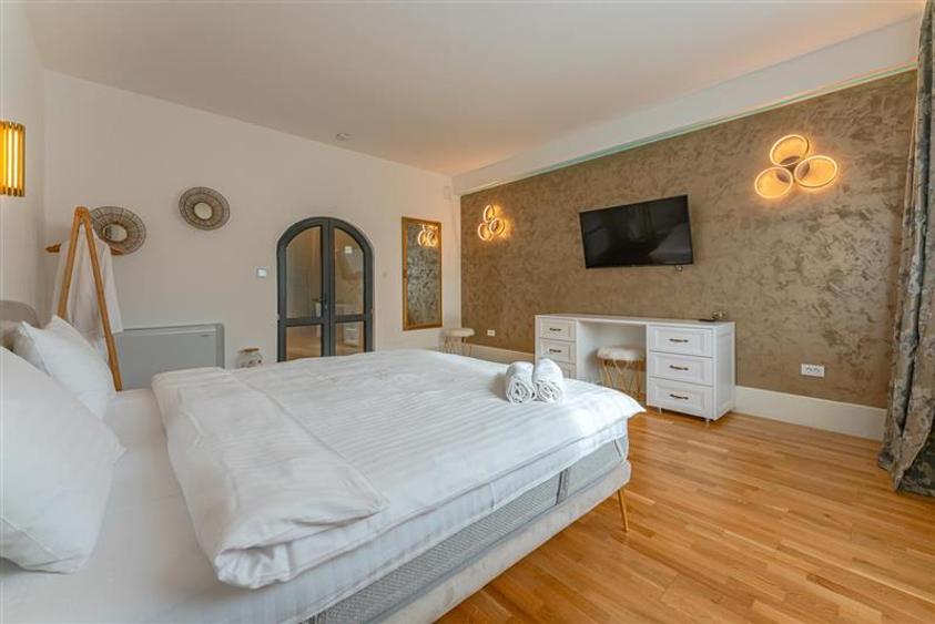 FILM& 3D! Vila high tech, cu semineu, terase, jacuzzi, zona Grivitei, Brasov - 3
