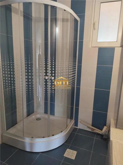 Casă cu 6 camere cu Teren 5600 Mp în Golești