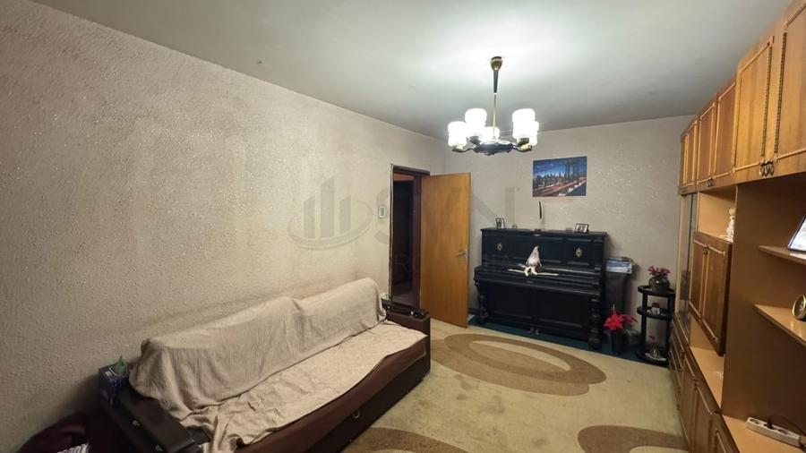 Apartament cu 3 camere decomandat în Lacul Tei