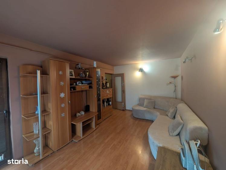 Apartament cu 3 camere decomandat în 9 Mai