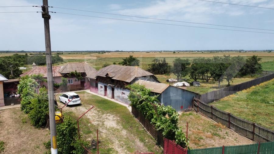 Casă individuală cu 5 camere cu Teren 2300 Mp în Exterior Sud