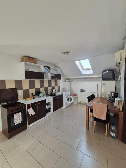 Apartament cu 3 camere decomandat în Spitalul Județean