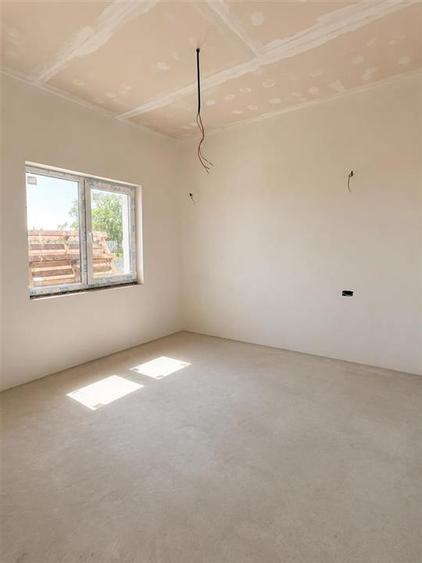 Casă cu 4 camere cu Teren 485 Mp în Sânmartin