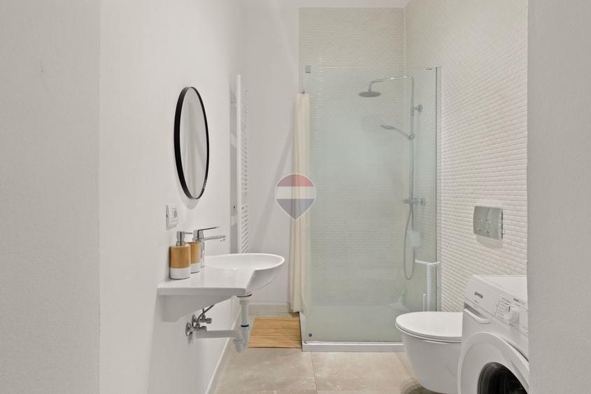 Apartament cu 2 camere semidecomandat, mobilat în Ultracentral