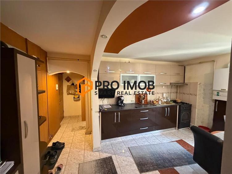 Apartament cu 3 camere decomandat, mobilat în 1 Decembrie