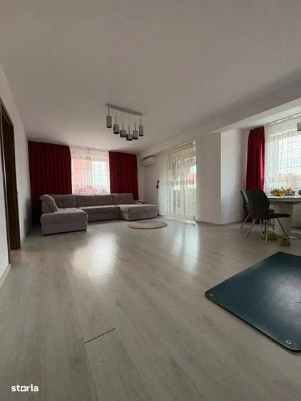 Apartament cu 3 camere decomandat în Fundeni