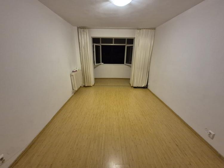 Apartament cu 2 camere semidecomandat în Gorjului