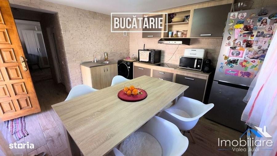 Casă cu 4 camere cu Teren 2700 Mp în Central