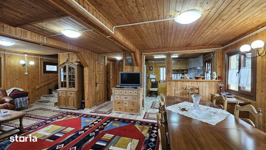 Casă cu 5 camere cu Teren 950 Mp în Bucium