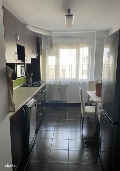 Apartament cu 3 camere decomandat în Alexandru Obregia