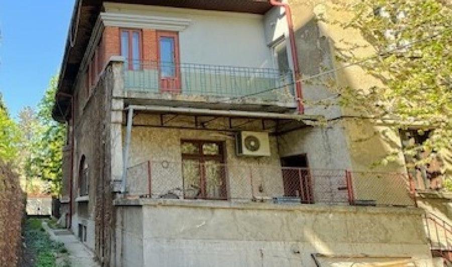 Casă cu 8 camere cu Teren 560 Mp în Kiseleff