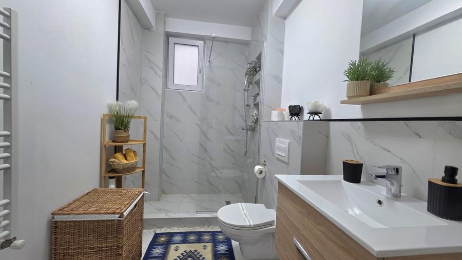 Apartament cu 2 camere semidecomandat, mobilat în Mamaia-Sat