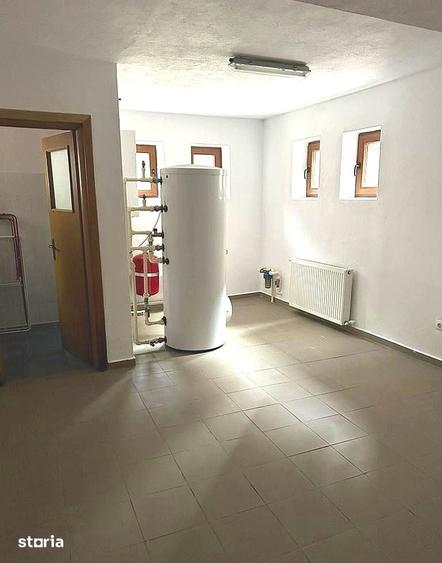 Casă cu 8 camere cu Teren 250 Mp în Tei