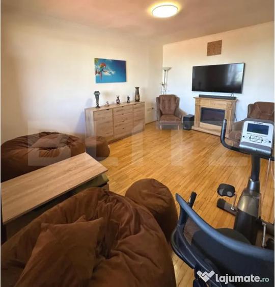 Apartament cu 3 camere decomandat, mobilat în 7 Noiembrie