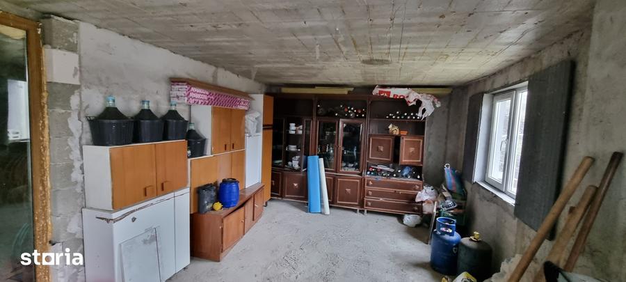 Casă cu 4 camere cu Teren 1400 Mp în Mihai Eminescu