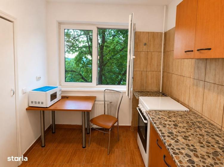 Apartament cu 3 camere decomandat în Crângași