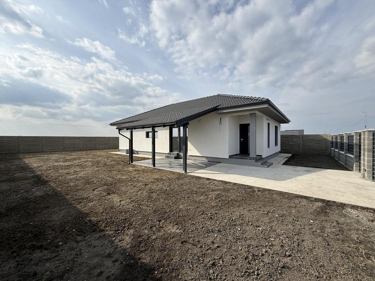 Casă individuală cu 4 camere cu Canalizare în Sânmihaiu Român