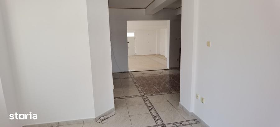 Casă cu 5 camere cu Teren 1438 Mp în Chiscani