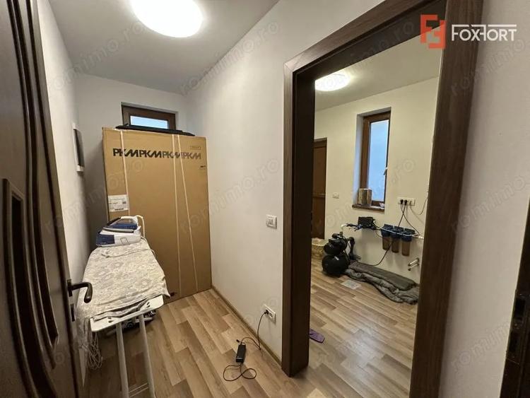 Casă cu 12 camere cu Teren 1560 Mp în Bucovăț (Remetea Mare)