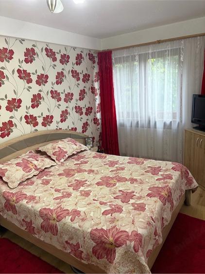 Apartament cu 3 camere semidecomandat în Piața Centrală