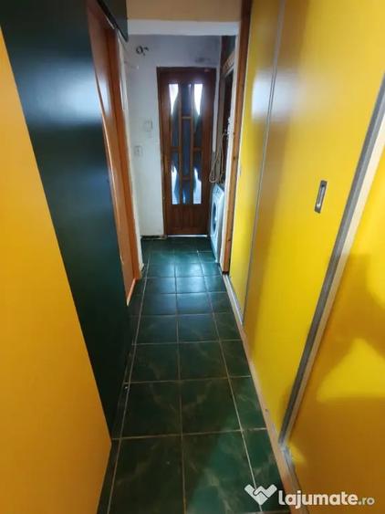Apartament cu 3 camere decomandat în Micro 17