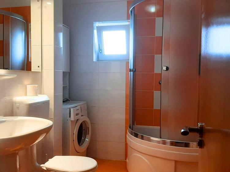 Brasov apartament renovat 2 camere + boxa 7 mp vedere superba spre Tampa - 3