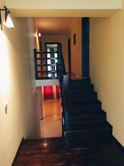 Casă individuală cu 5 camere cu Garaj în Trivale