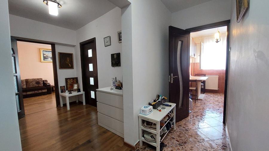 Apartament cu 2 camere decomandat, mobilat în Titan