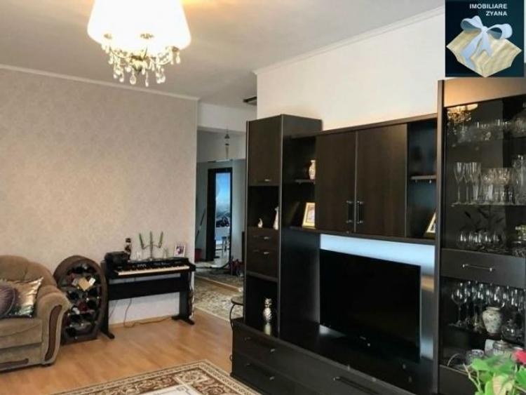 Apartament cu 3 camere decomandat în Dămăroaia