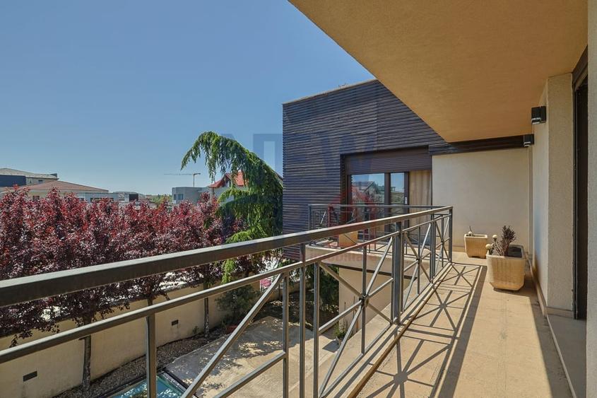 Casă individuală cu 6 camere cu Piscina în Est