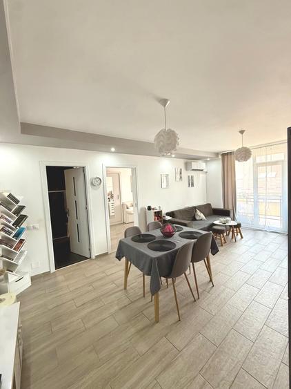 Apartament cu 3 camere semidecomandat, mobilat în Florești