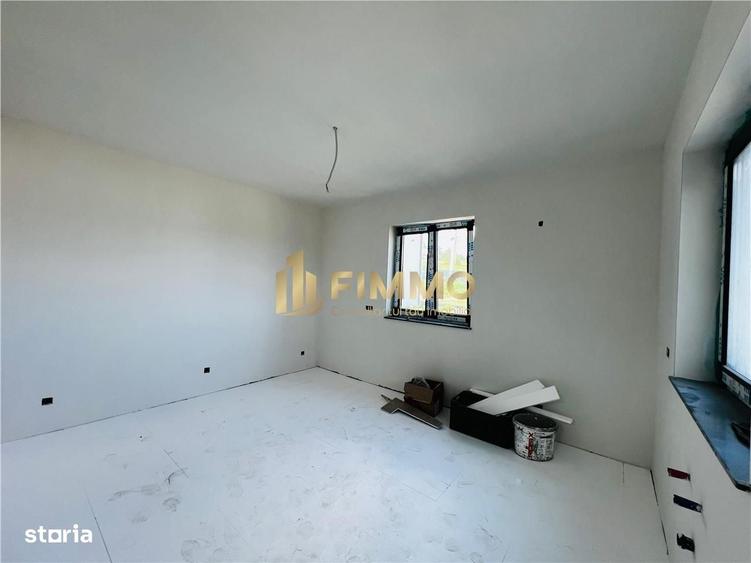 Casă cu 4 camere cu Teren 500 Mp în Moara