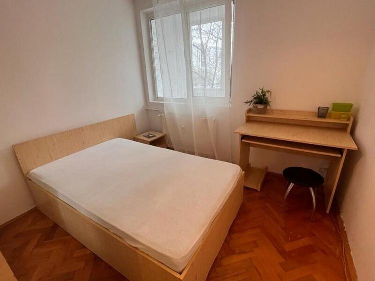 Apartament cu 3 camere semidecomandat în Câmpia Libertății