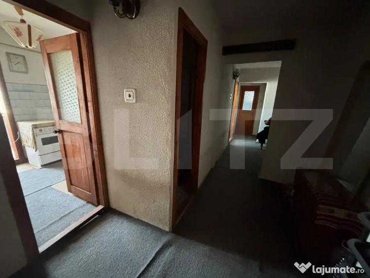Apartament cu 3 camere decomandat în Micro 12