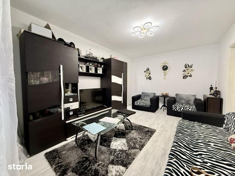 Apartament cu 3 camere semidecomandat în Calea Galați