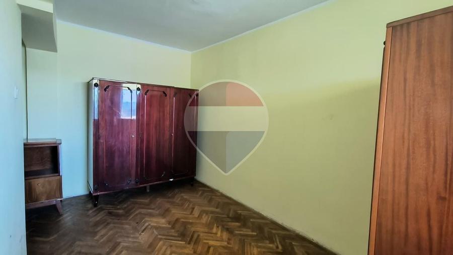 Apartament cu 3 camere decomandat în Micro 13