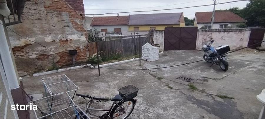 Casă cu 2 camere cu Teren 540 Mp în Central