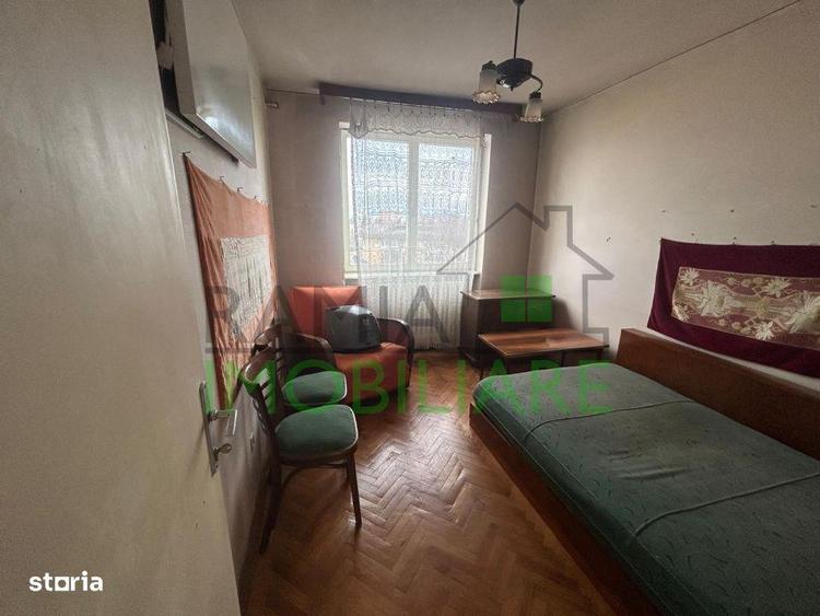 Apartament cu 4 camere semidecomandat, mobilat în Dârste