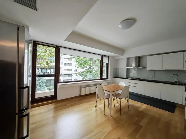 Apartament cu 3 camere semidecomandat, mobilat în Kiseleff