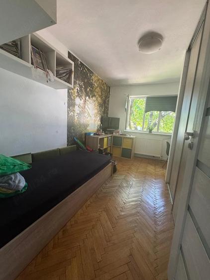 Apartament cu 4 camere decomandat în Central