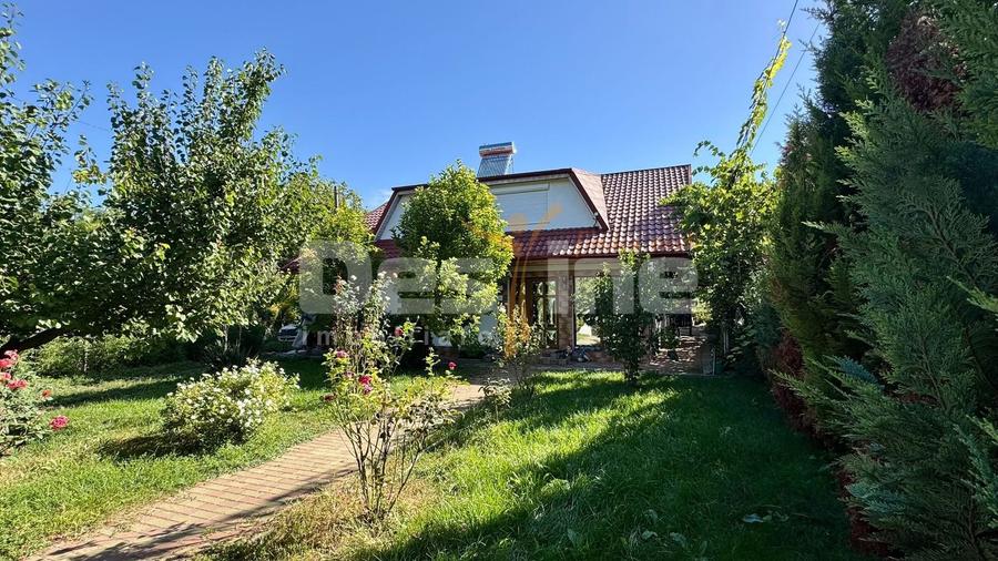 Casă individuală cu 5 camere cu Canalizare în Muntenii de Jos