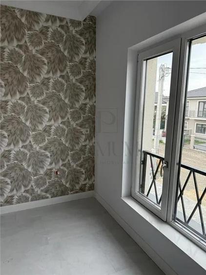 Duplex cu 5 camere cu Canalizare în Dumbrăvița